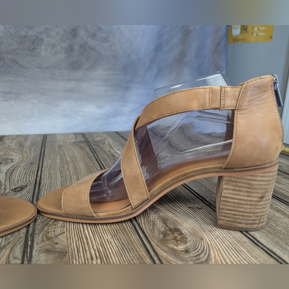 Lucky Brand Size 9.5 Heels/Sandal Like New - Picture 9 of 14